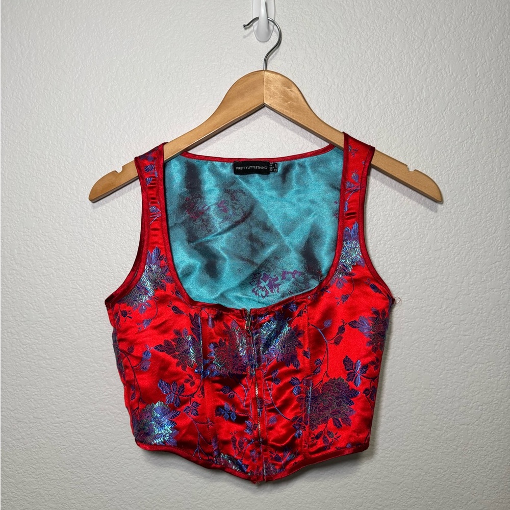 Pretty Little Thing crop top
